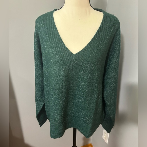 Banana Republic Relaxed Forever Cozy V-Neck Sweater - Picture 7 of 9